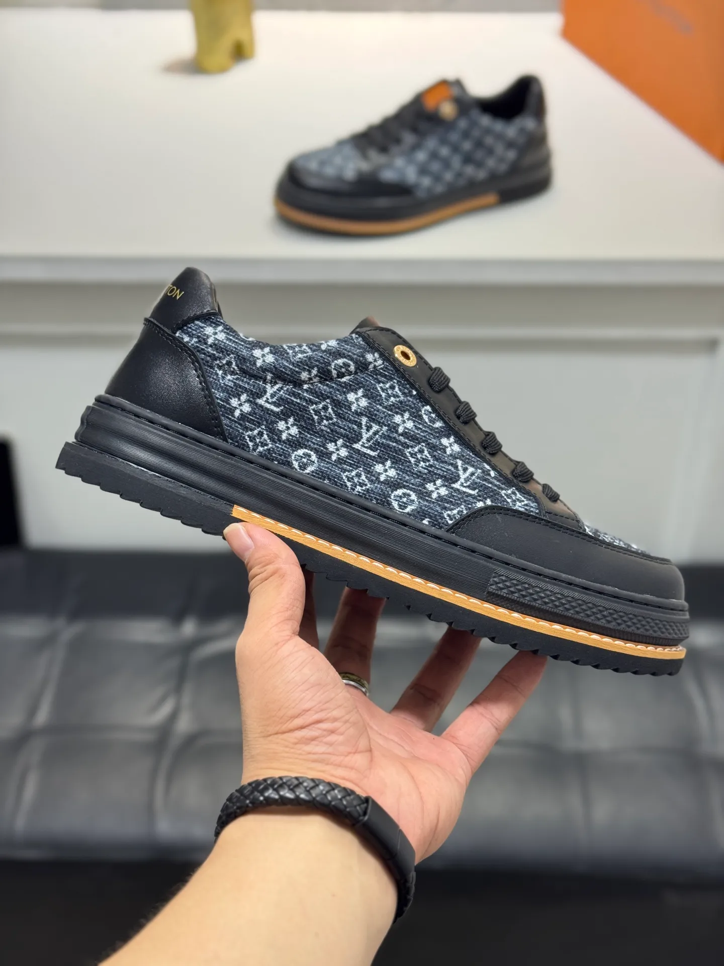 Men's shoes 💰400 [New style] 🌂🌂Top original order - Louis Vuitton®️ Trendy and fashionable yet low-key men's casual shoes, LV special fabric pattern on the upper, comfortable and breathable, sheepskin lining, original rubber outsole, 3 colors available ~ a must-have for sportsmen. Size: 38-44 (45 customized